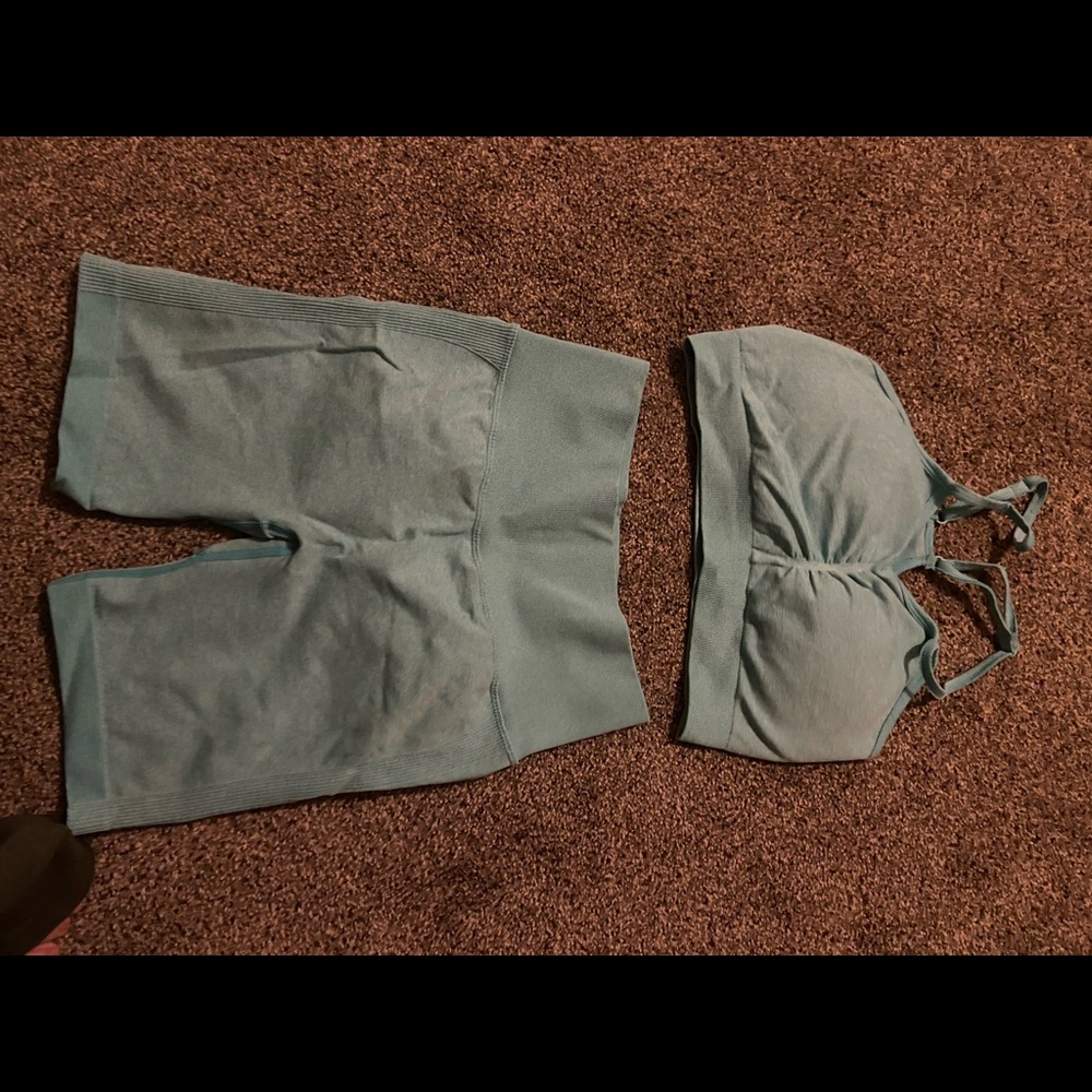 Teal workout set with ruched boooty